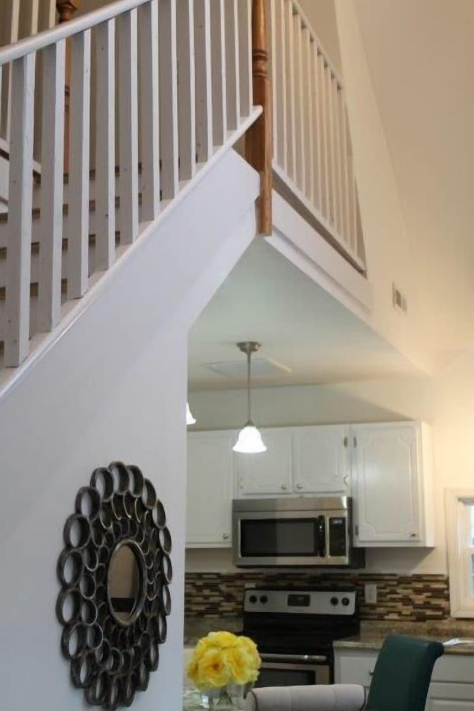 Vaulted ceiling to loft