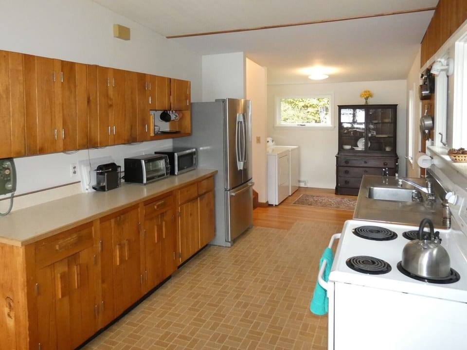 Kitchen, washer / dryer at back.