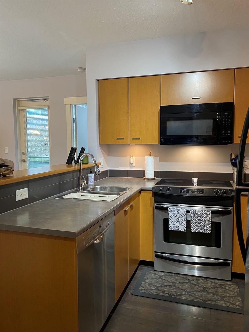 Full stocked kitchen 