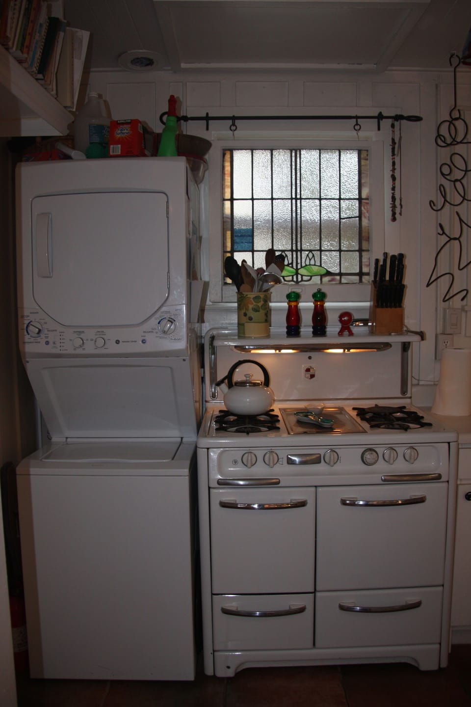 Vintage stove and Washer Dryer