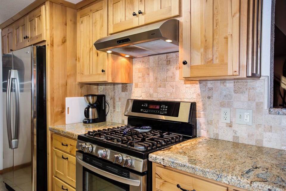 Kitchen stove and oven