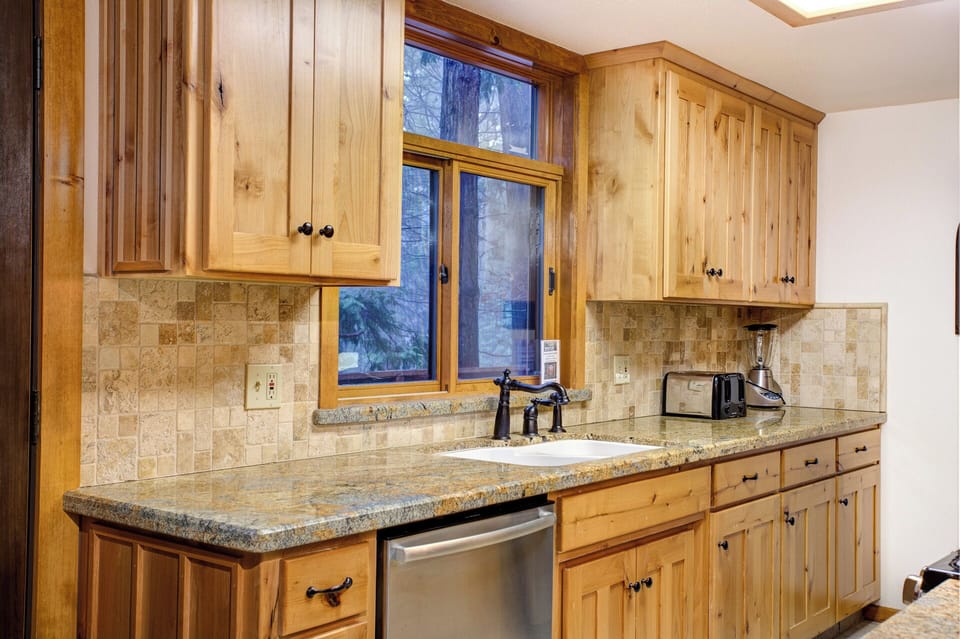 Kitchen with dishwasher