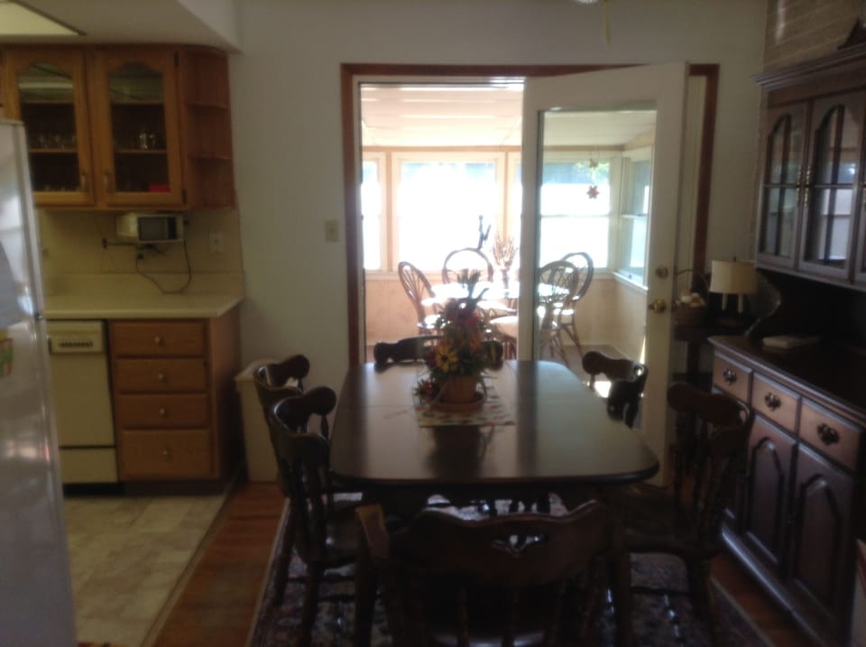 Eat in dining area that can also be used for extra work space.