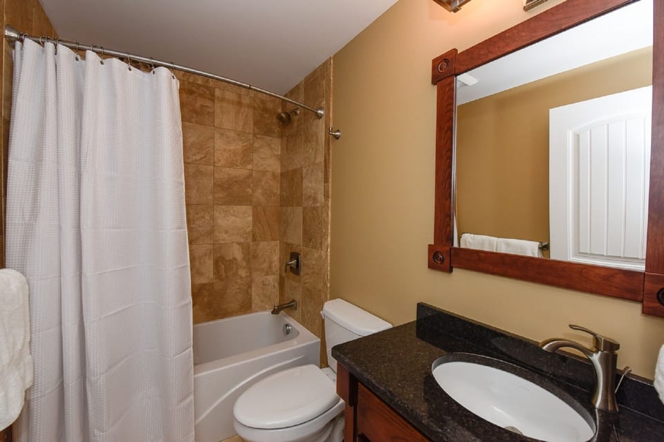 Upper Full Bath