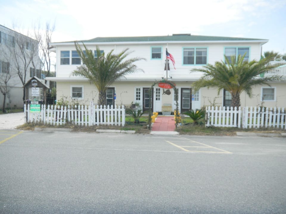 Front of Apartment Building - Surfside Beacon is upstairs on the left