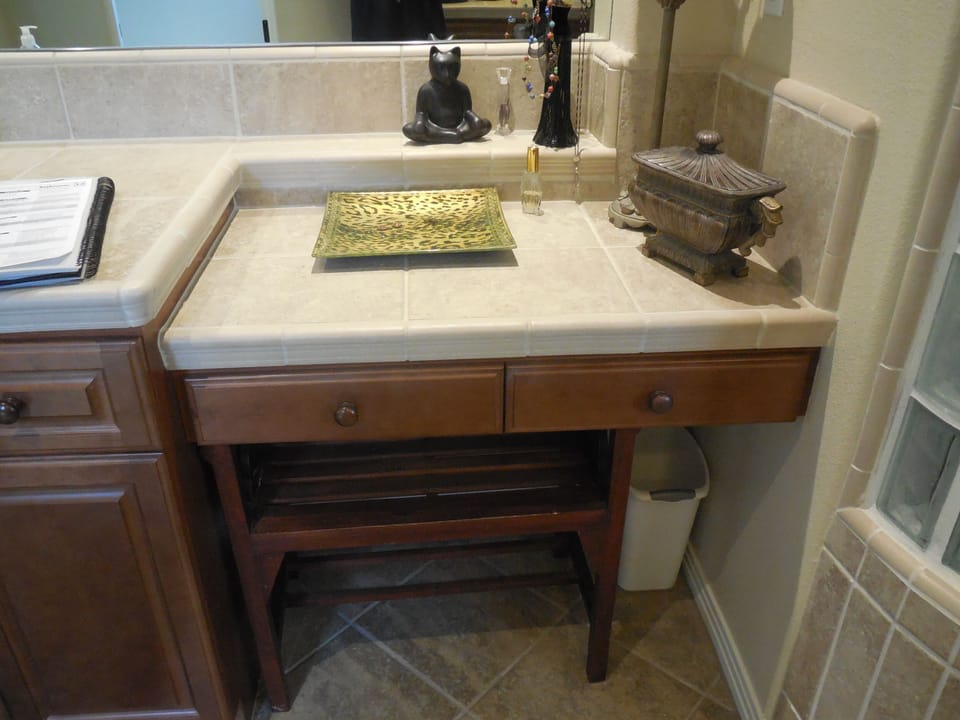 Master Bathroom
Women's side