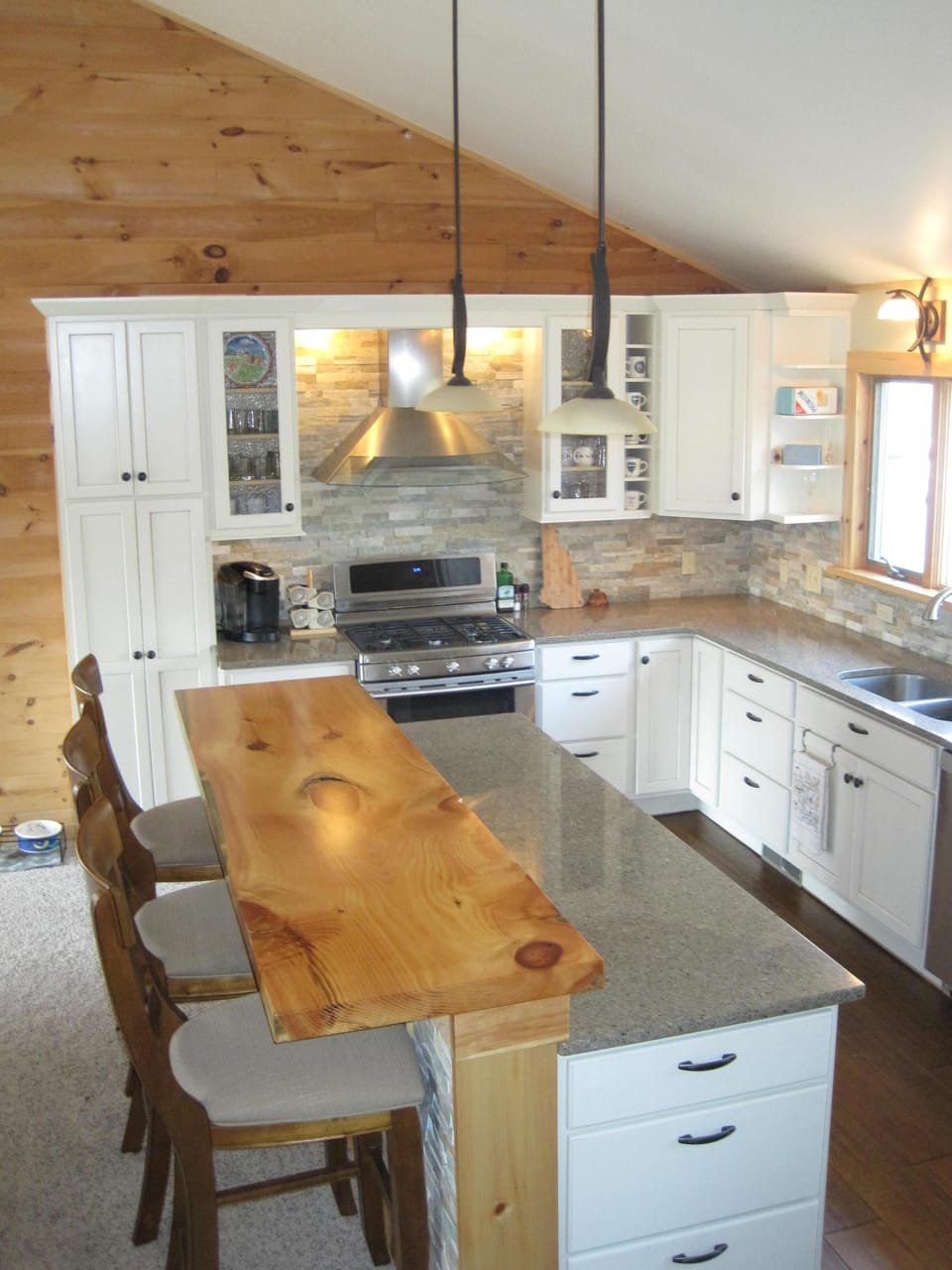 Brand new gourmet kitchen - fully equipped