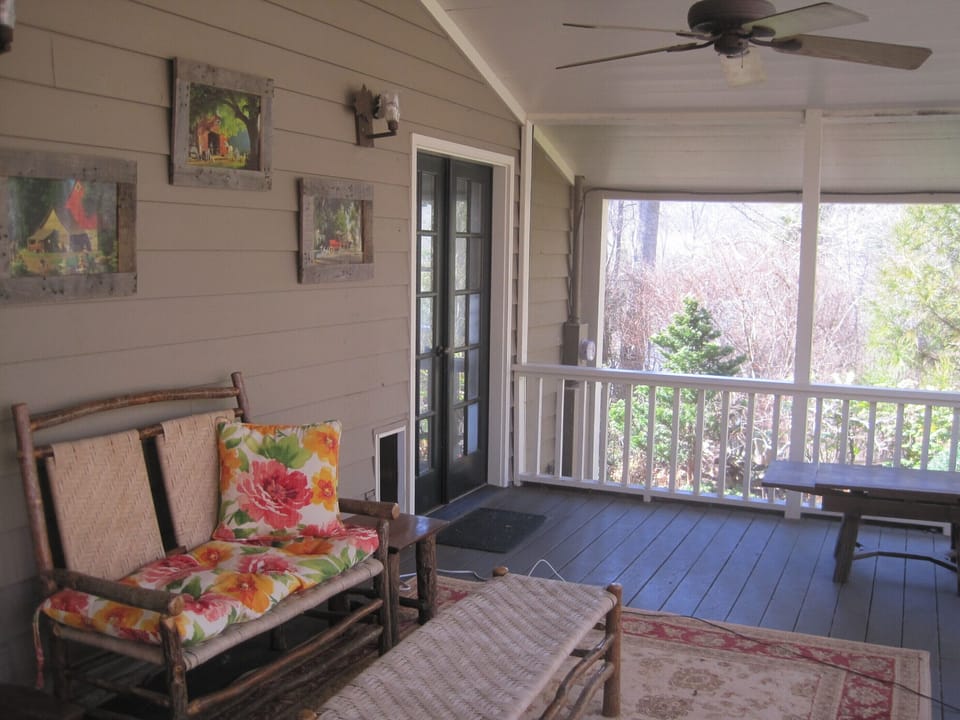 Screened porch
