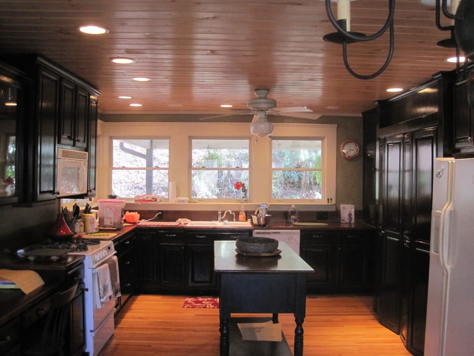 Full kitchen