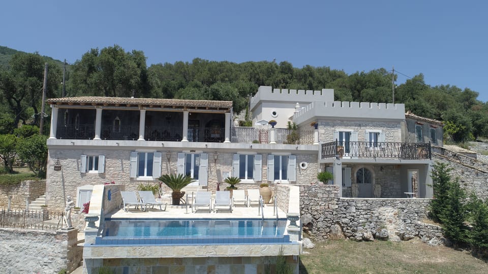 VILLA CASTELLI