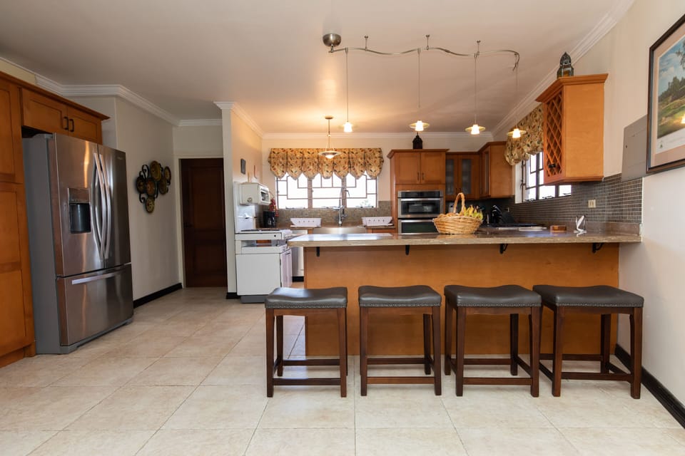 Kitchen / breakfast bar