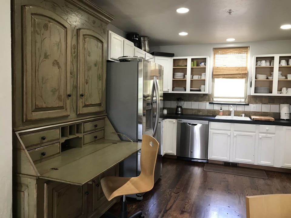 Desk/cupboard