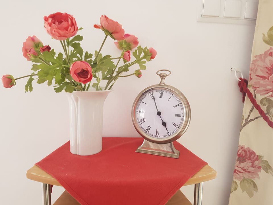 Beach 5 mins walking