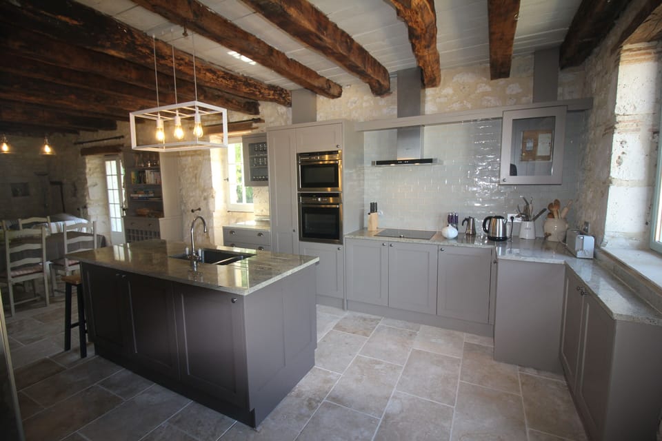 Fully fitted kitchen