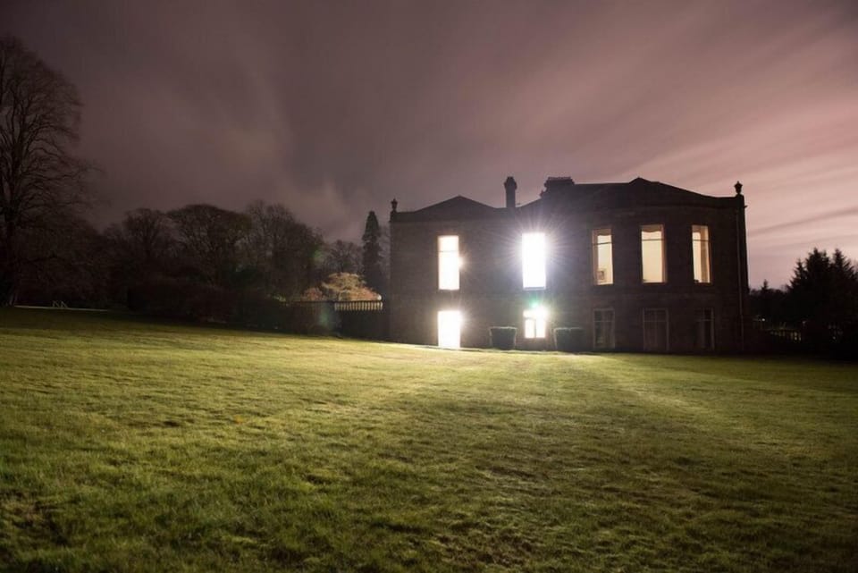 The west wing at night