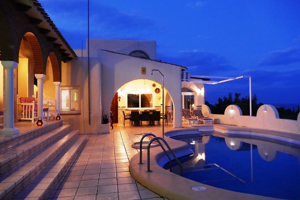 Nightime poolside