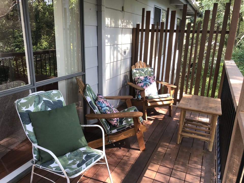 The afternoon nook. Perfect for a shady read. 