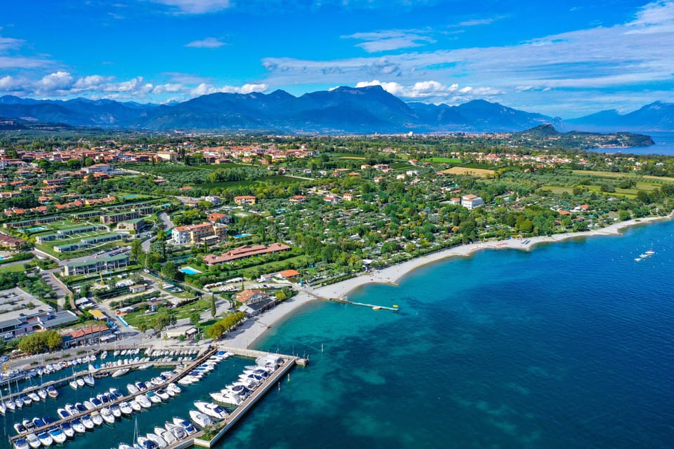 We are 200 meters from pizzerias, restaurants, ferry, beaches!