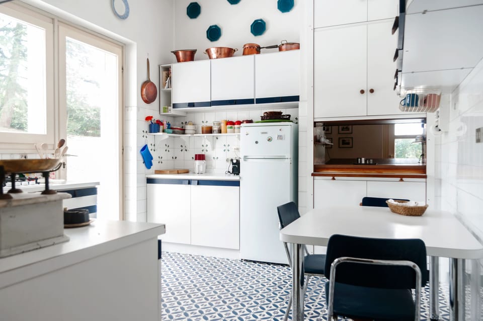 The fully-furnished kitchen and the breakfast table