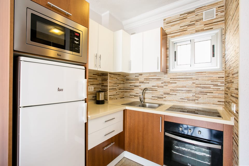 salon - kitchen area