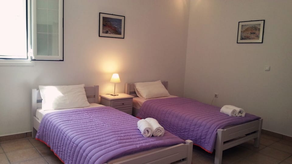 Twin bedroom 2