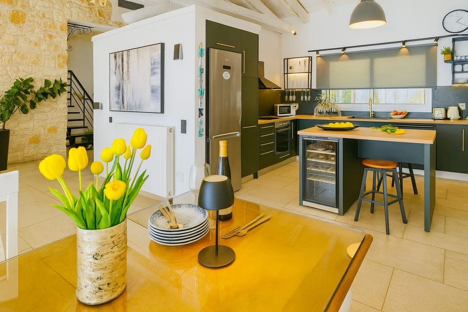 Open plan dining area - kitchen
