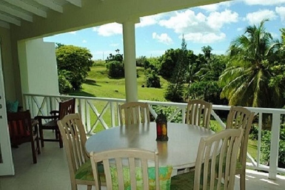 LARGE COVERED PATIO
