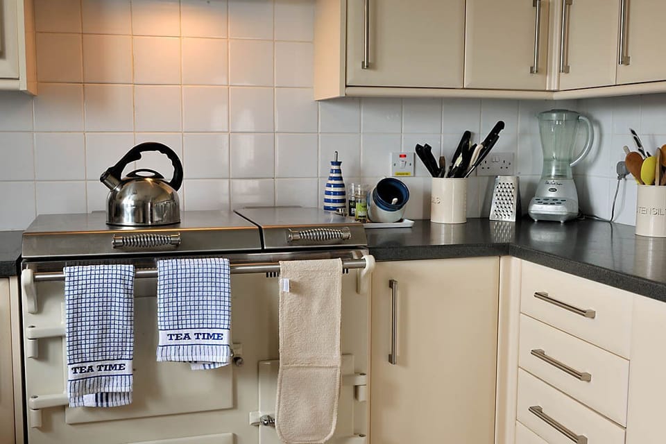 Kitcchen with Electric Everhot Range Cooker, fridge, washing machine, dishwasher