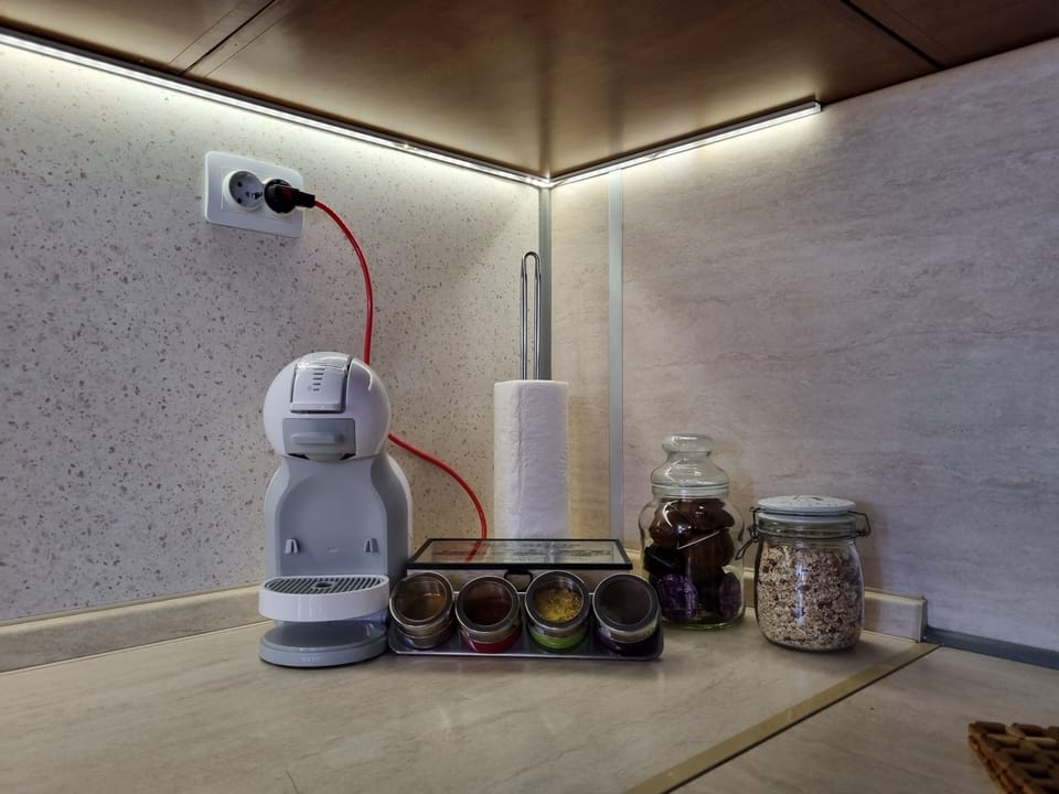 Full kitchen