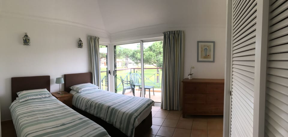 Rear bedroom