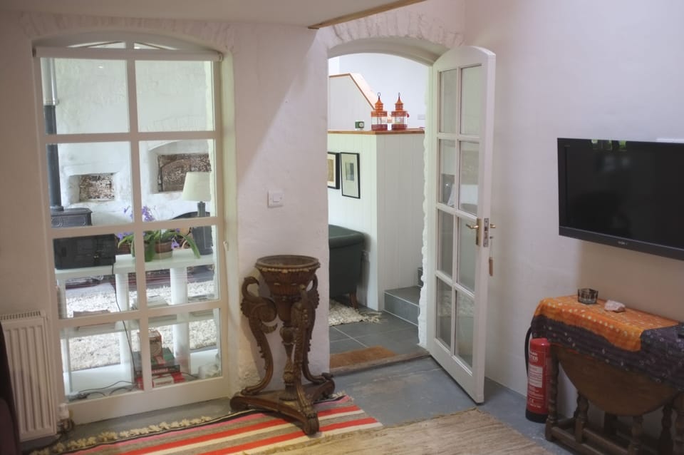 Through to sitting room from sofa bed. Gallery above