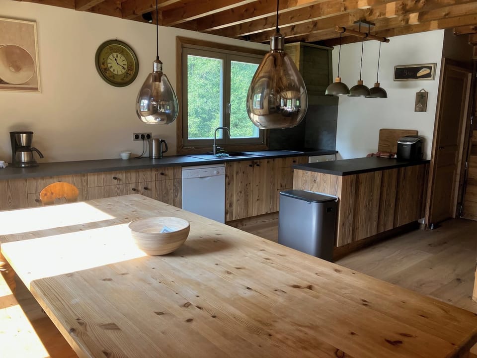 Looking to kitchen 