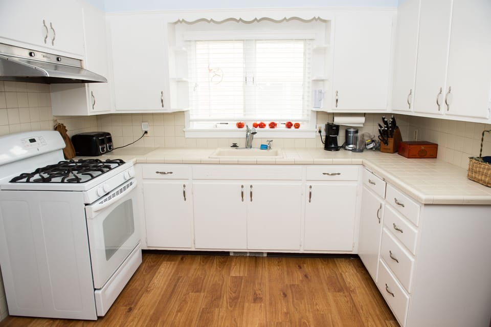 FULLY FUNCTIONAL KITCHEN