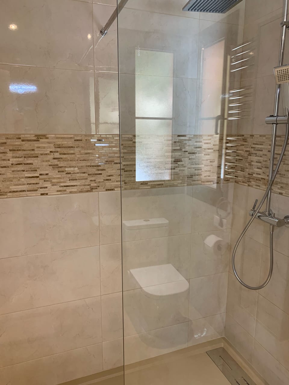 Bathroom, En-suite to the master Bedroom