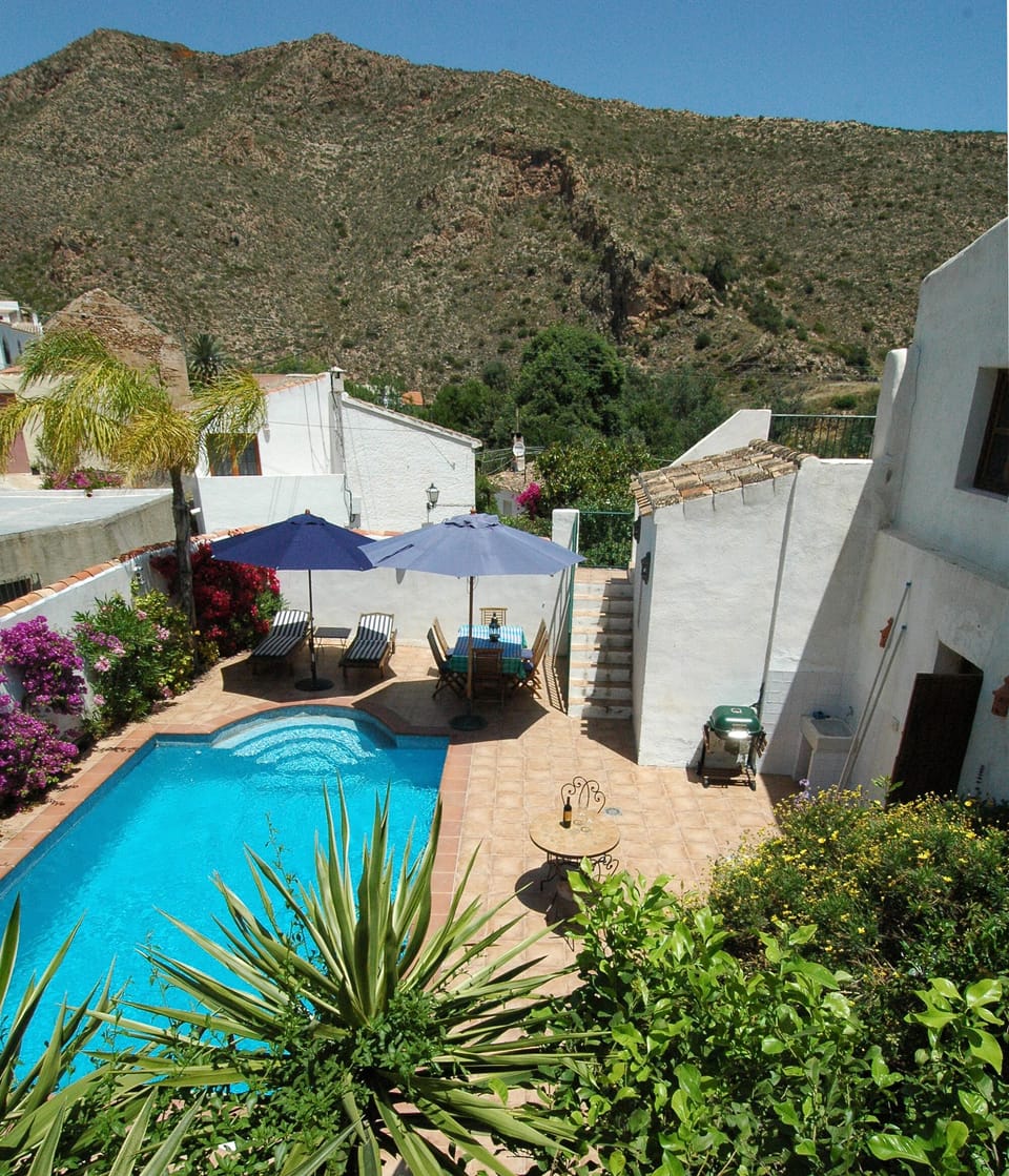 The Pool & Cerro de la Cruz