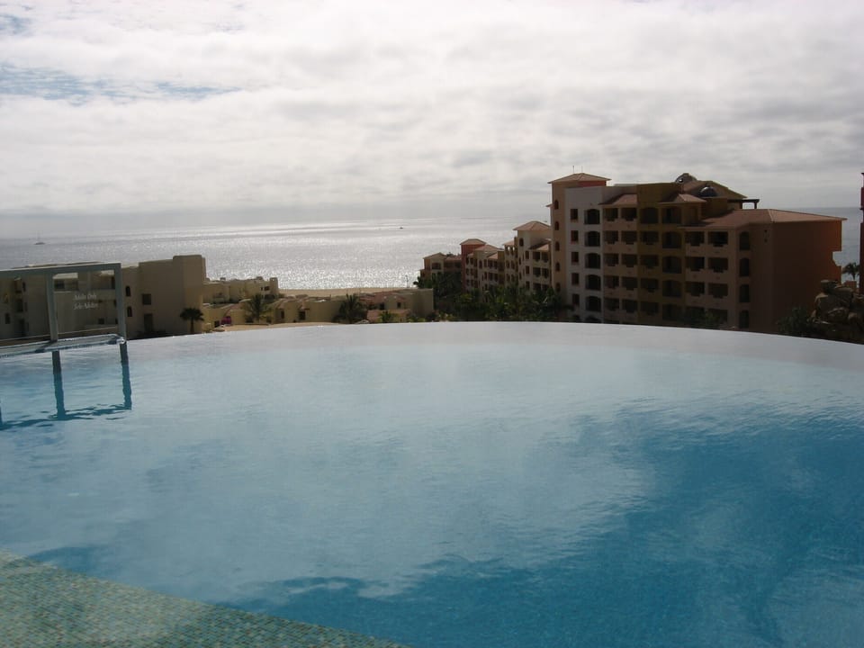 Infinity pool at the Ridge