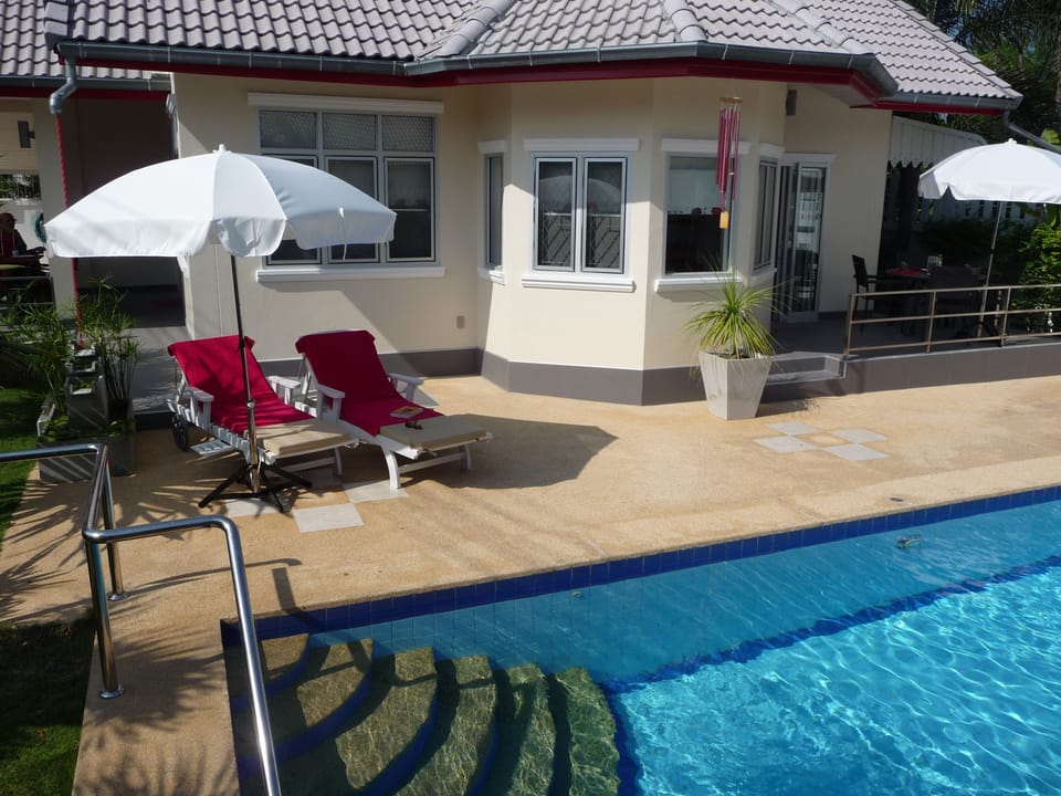 Ramps access, lazy stairs, bannister for easy access. Pool hoist available.