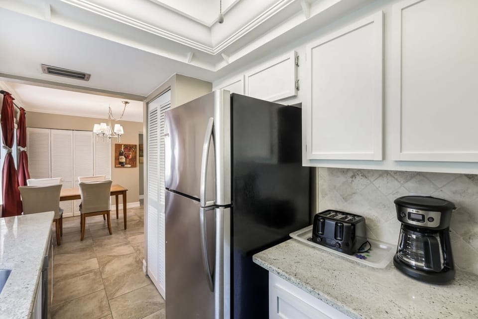 Kitchen & Dining Space