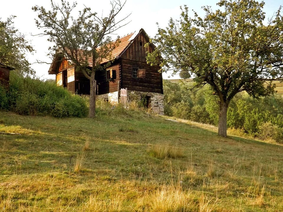 • Cozo Fantu • Shepherds hut Romania • more pictures: www.casa-vale.net