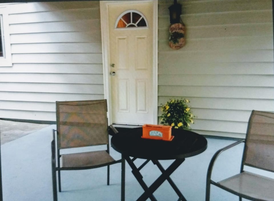 Guest Private Entry and Private Patio
