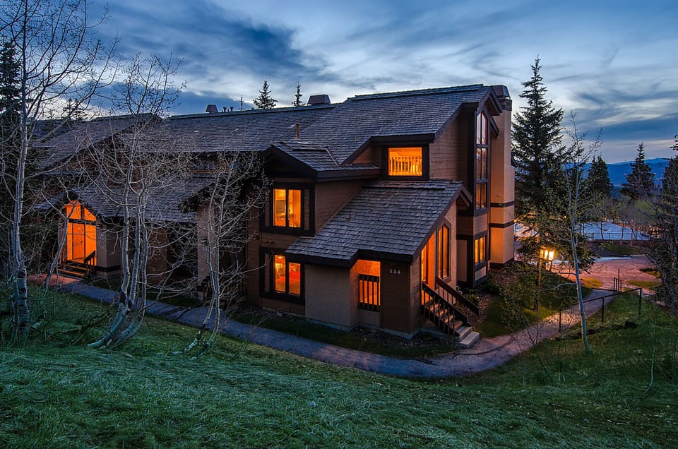 Spacious and private end unit.  ski trail just a few steps from front door 