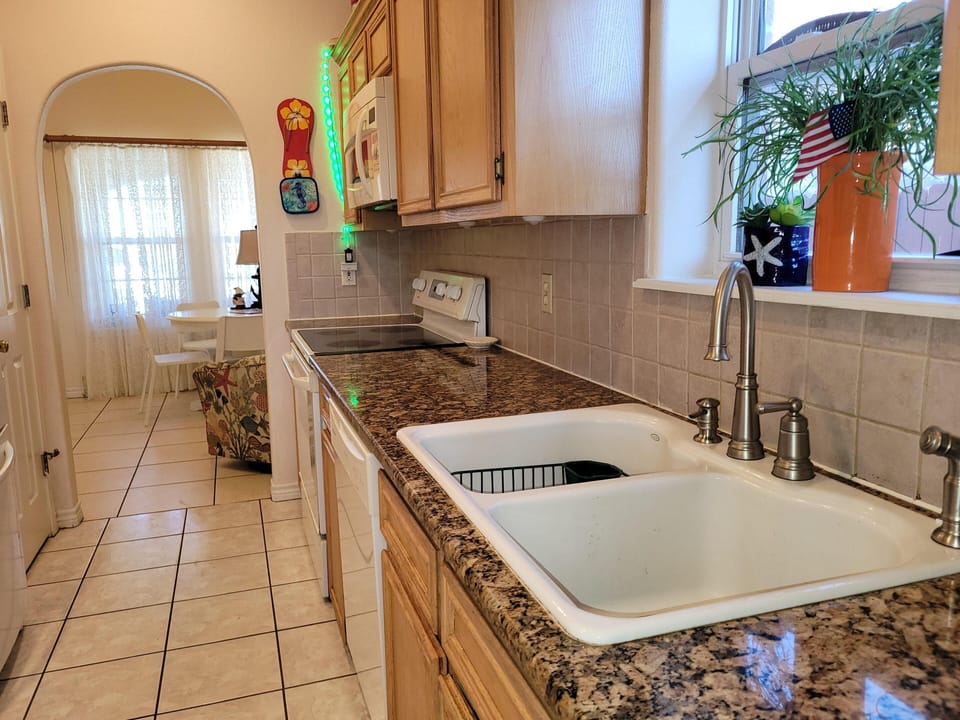 GREAT KITCHEN