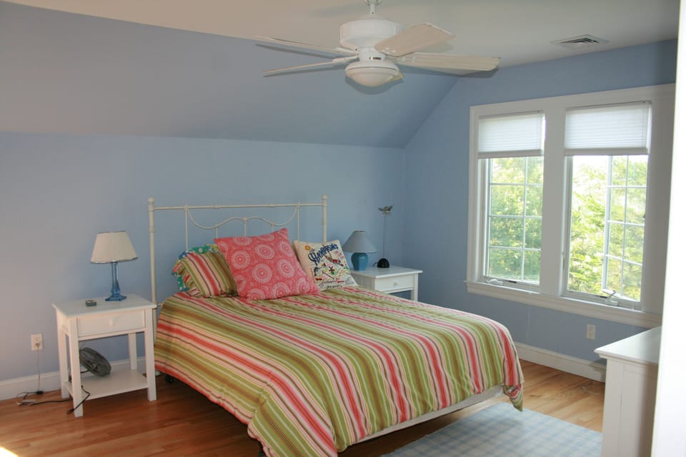 bright guest room  (13 x 14)