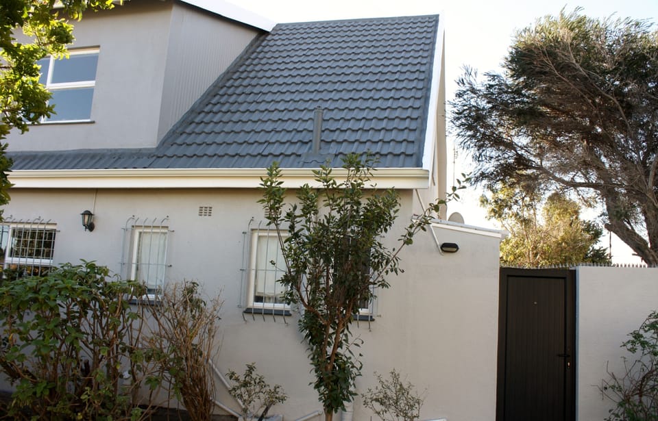 Private entrance to "The Studio" and the back garden.