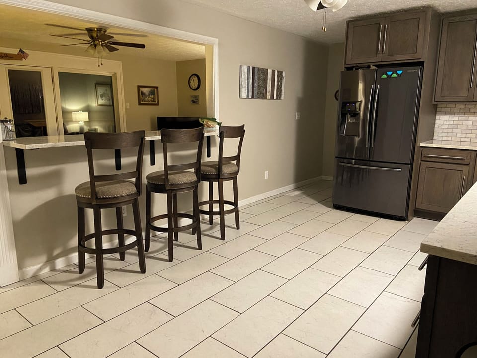 Kitchen Breakfast Bar