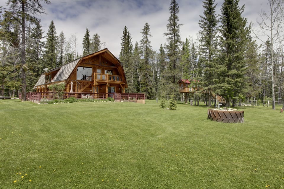 Beaver House front, with multilevel patio, tree house and fire pit