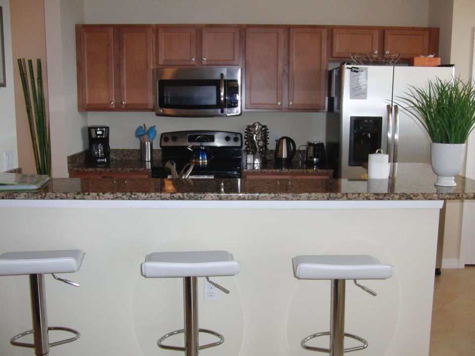 Kitchen island seating with adjustable stools