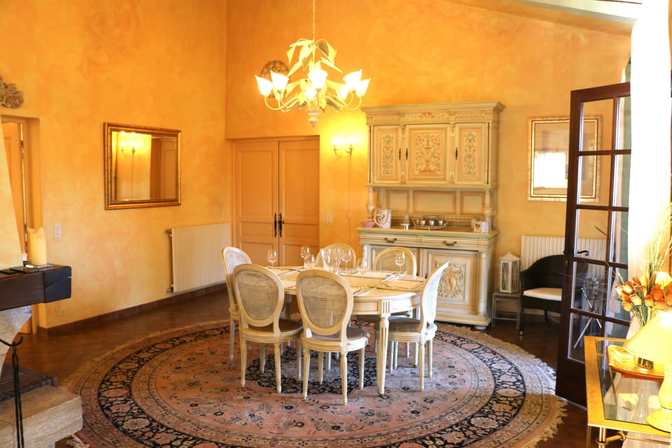 Dining area
