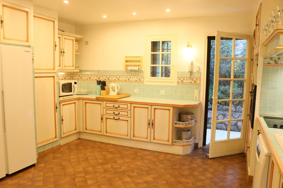 Well equipped kitchen
