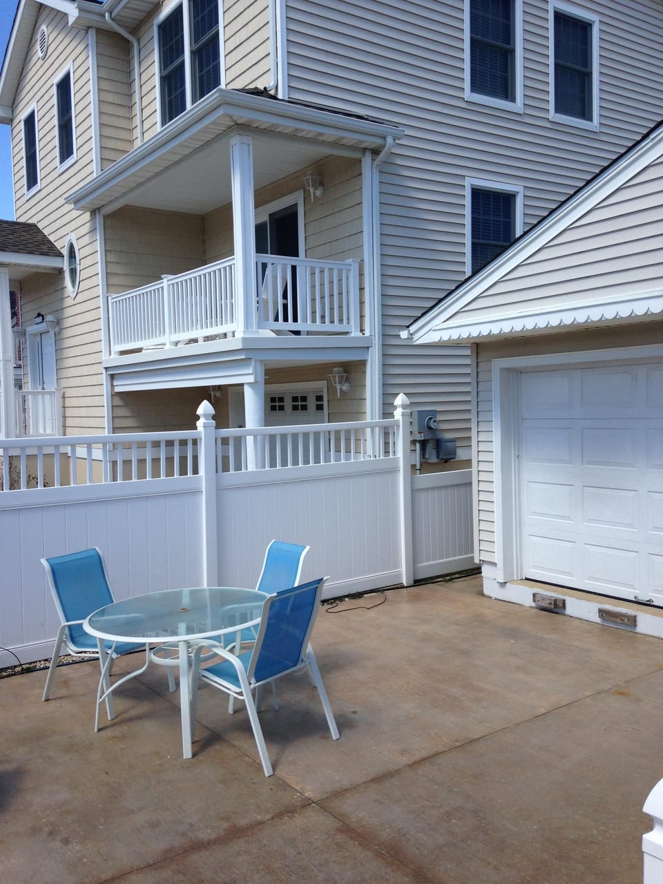 Outside Sitting Area with seating for dining and relaxing. Gas grill included. 